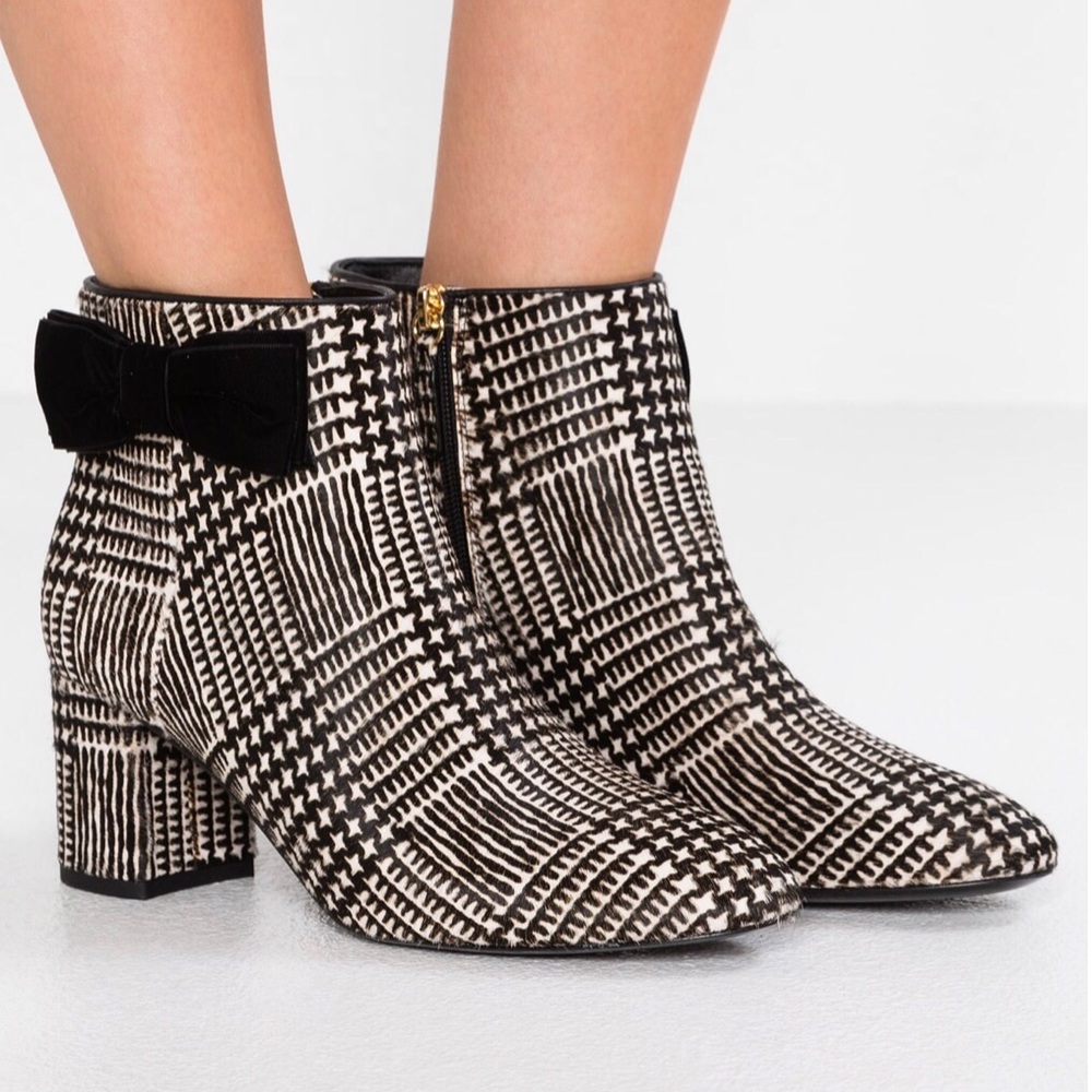 NWOB-Kate Spade BLACK/WHITE Ankle Holly Boots Sz 6